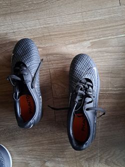 Nike Venom soccer shoes for kids size 4.5