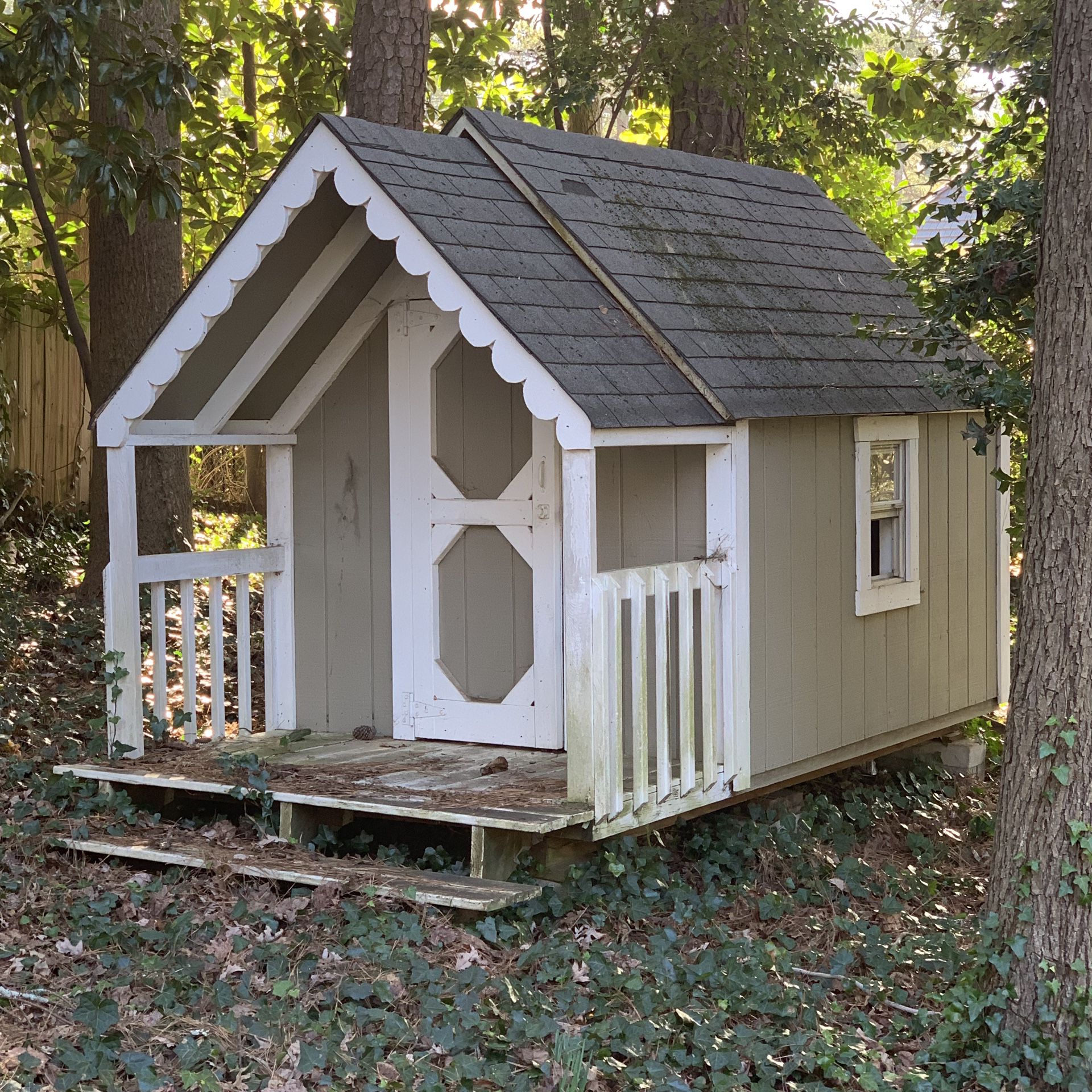 Play house or shed