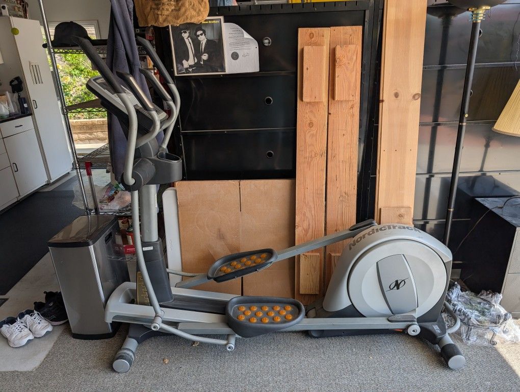 NordicTrack exercise machine with digital display Stepper E7.1