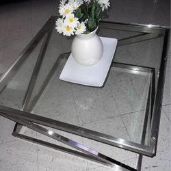 Selling glass Center Table For 150$