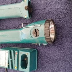 Makita Cordless Driver Drill w/ Flashlight, 1 Battery,  & Charger 