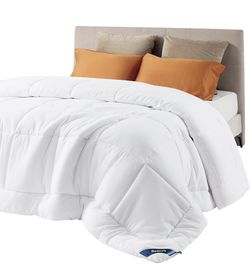 Brand New Bedsüre Queen Comforter (still sealed in box !)