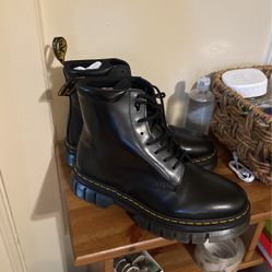 Dr Marten Rikard 81 Leather Boots