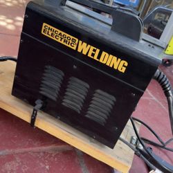 Chicago Electric Flux 125 Wire Feed Welder – 120V