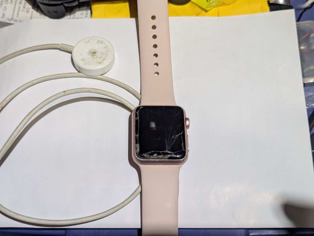 Apple Watch series 1 38mm - Cracked glass Fully Functional 