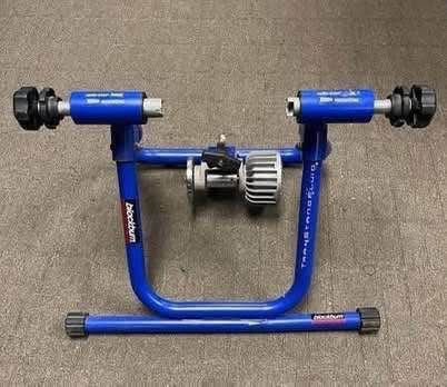 Blackburn Trakstand Fluid Indoor Cycling Bicycle Trainer. Indoor Bike Trainer. Cycling Trainer