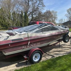 1990 Maxum Boat 