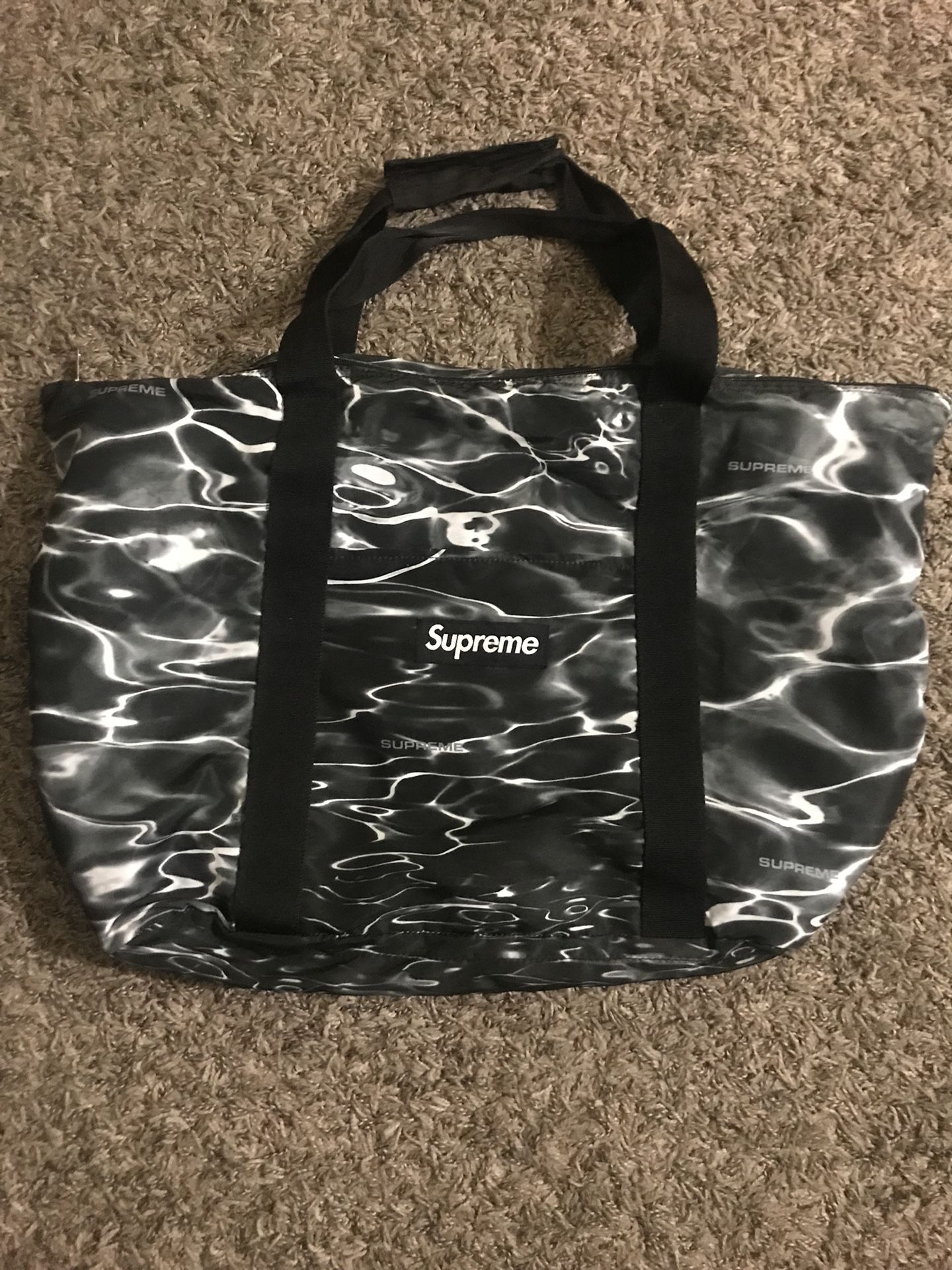 Supreme Ripple Packable Tote Bag Black SS17 for Sale in Fontana, CA -  OfferUp