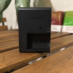 Canon 100V-240V Battery Charger 