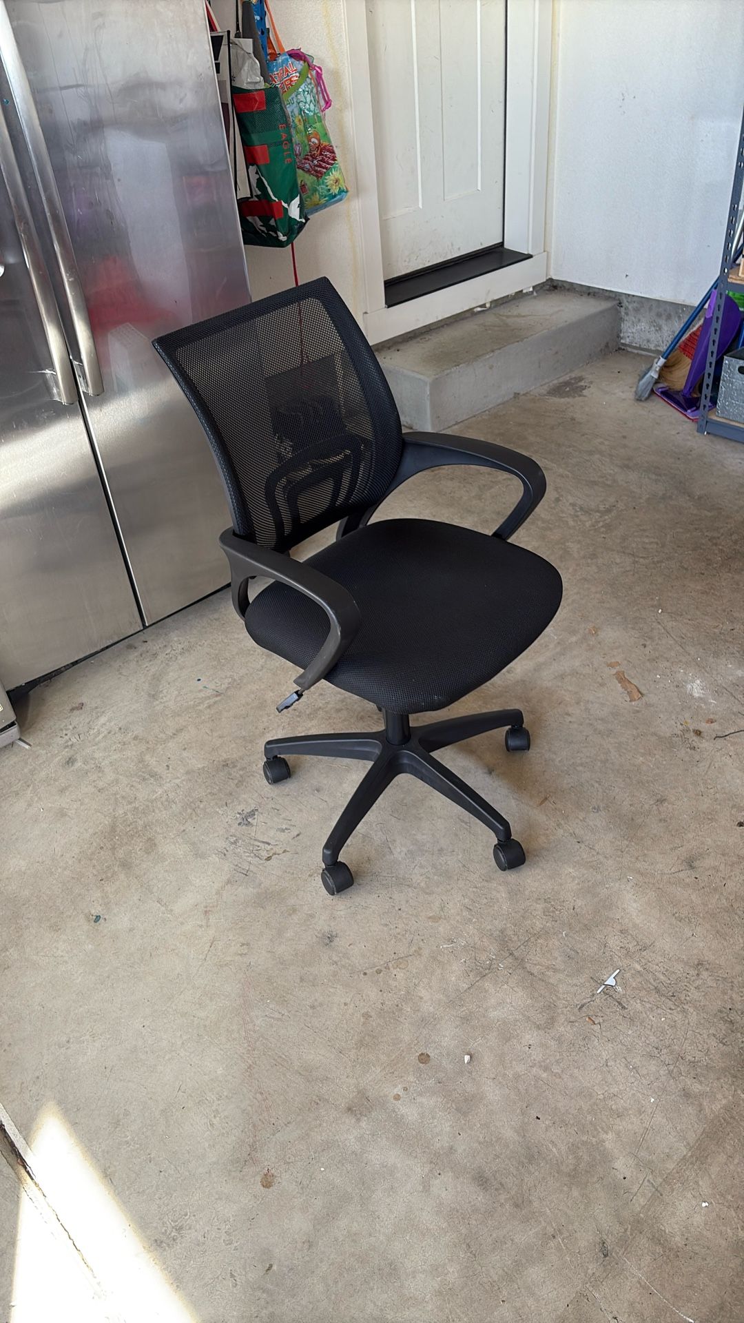 Black Mesh Ergonomic Office Chair - Adjustable Swivel Desk Chair