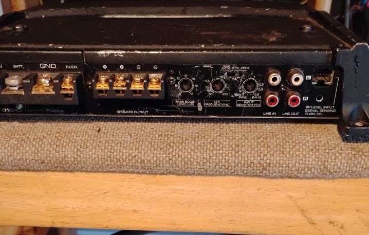 Kenwood Model KAC - 8104 D Car Amplifier