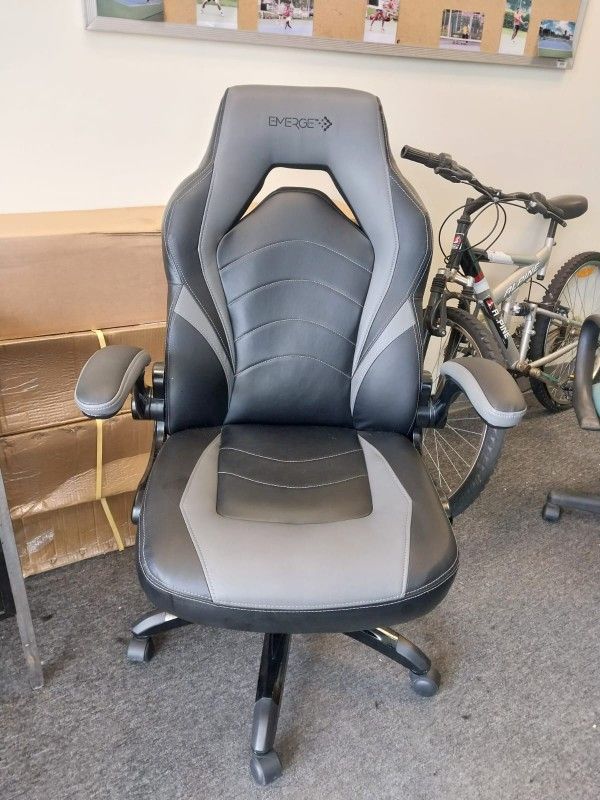 Staples Emerge Vortex Bonded Leather Gaming Chair