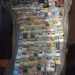 Huge Pokémon card collection 700+ cards and accessories will not separate read Full description