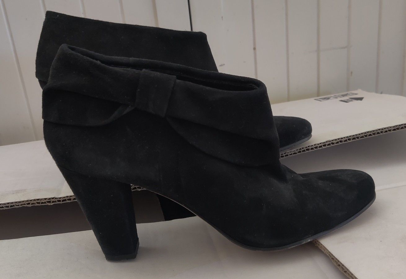 Kate Spade Black Suede Heels Booties 10M
