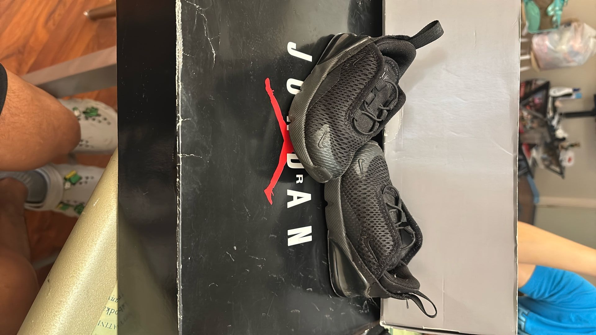 Size 6C Black Air max 270