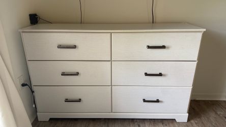 Ashley Furniture Dresser and Nightstand (pick up required)