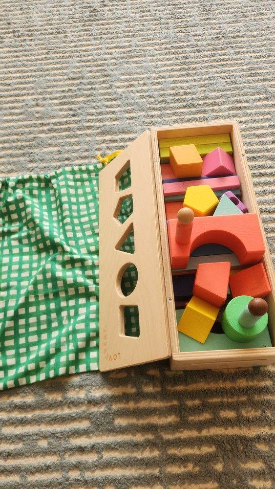 Lovevery Montessori 
