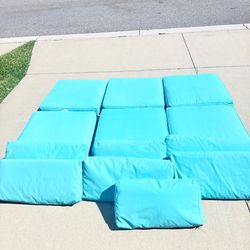 Selling 13 outdoor patio cushions.