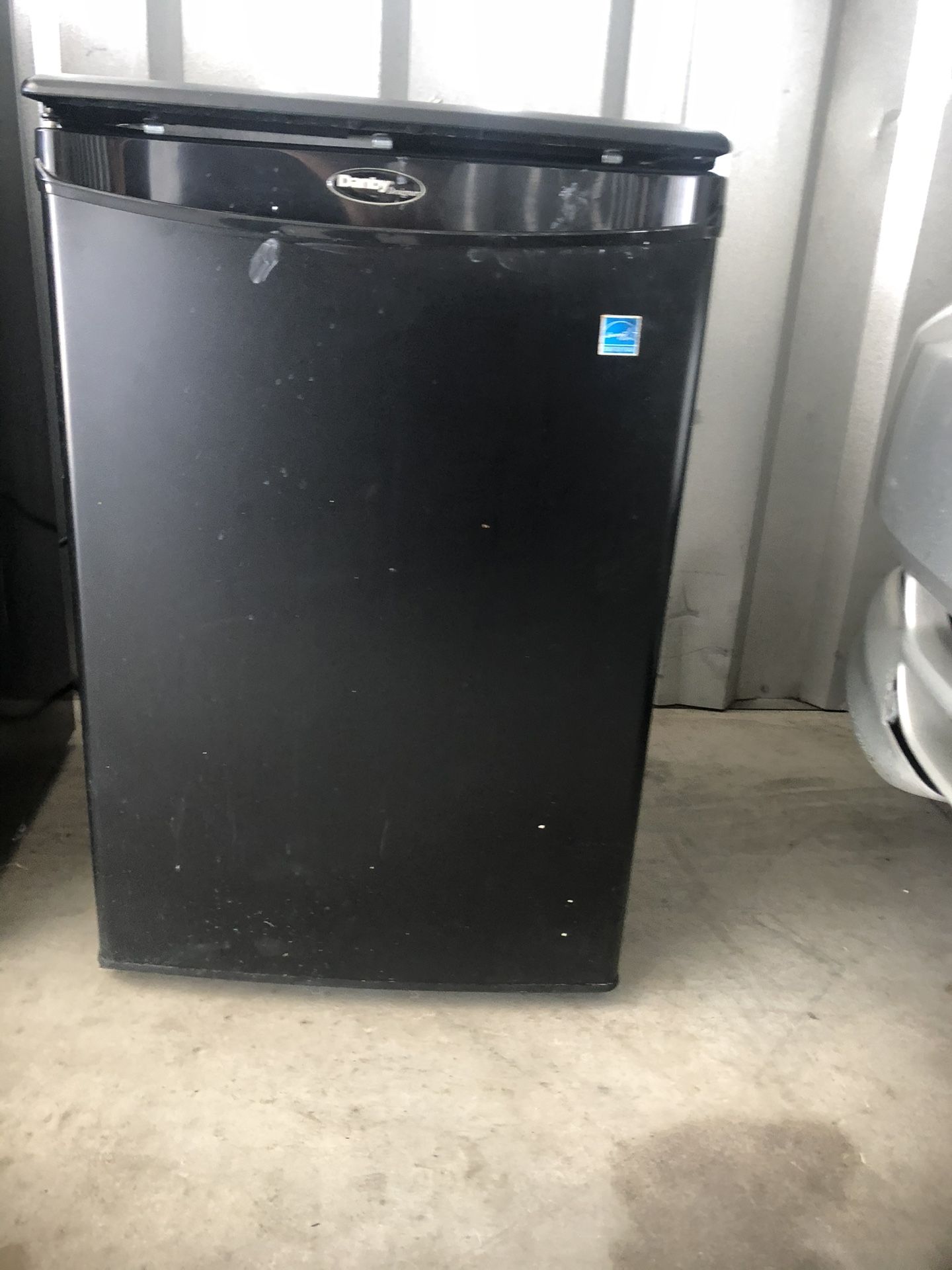 3.5 Cu. Ft Season Mini Fridge