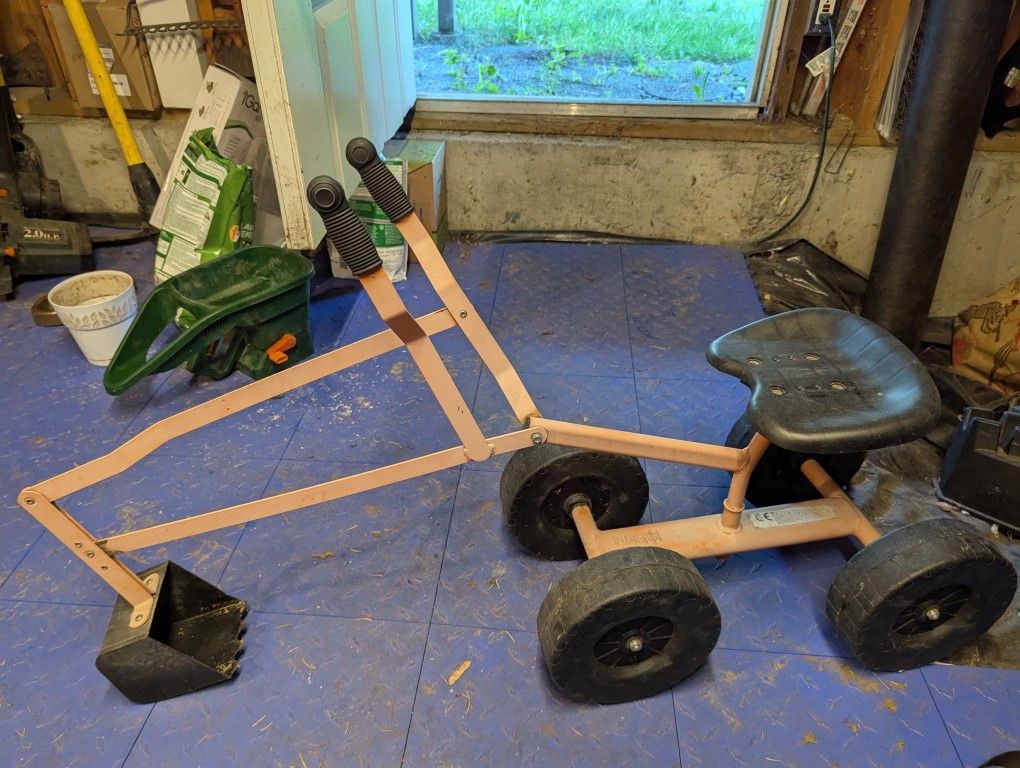 Sandbox Sit-on Excavator Toy