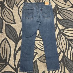  Levi’s Jeans 