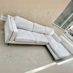Modern Light Gray Sectional Sofa with Chaise and black legs