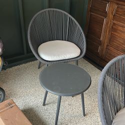 Set Of Patio Chairs And side Table 