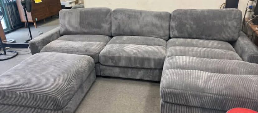 New 4 Piece Modular Sectional Couch with Comfy Wide Chaise! Free Delivery 🚚!