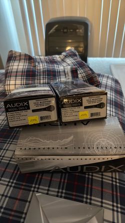2 Audix OM3 Hypercardioid Dynamic Vocal Microphone