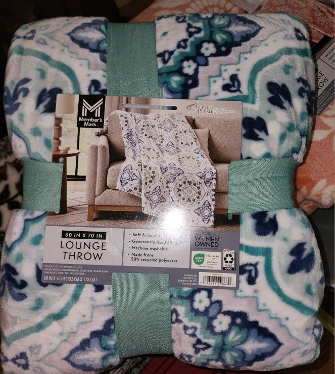 Brand New Beautiful Throw Blankets