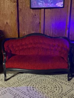 Vampy gothic Victorian style settee