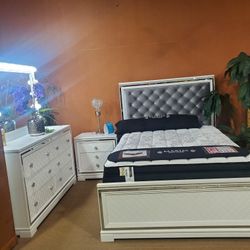 4pc Queen Bedroom Set