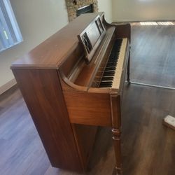 Piano  Story And Clark 