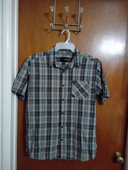 Hurley Men's Plaid Short Sleeve Button-Up Shirt.  Size Large