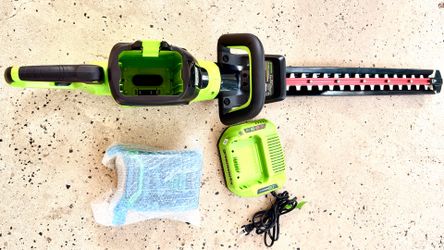 Greenworks 60V 26" Cordless Battery Hedge Trimmer with 2.0Ah Battery & Charger