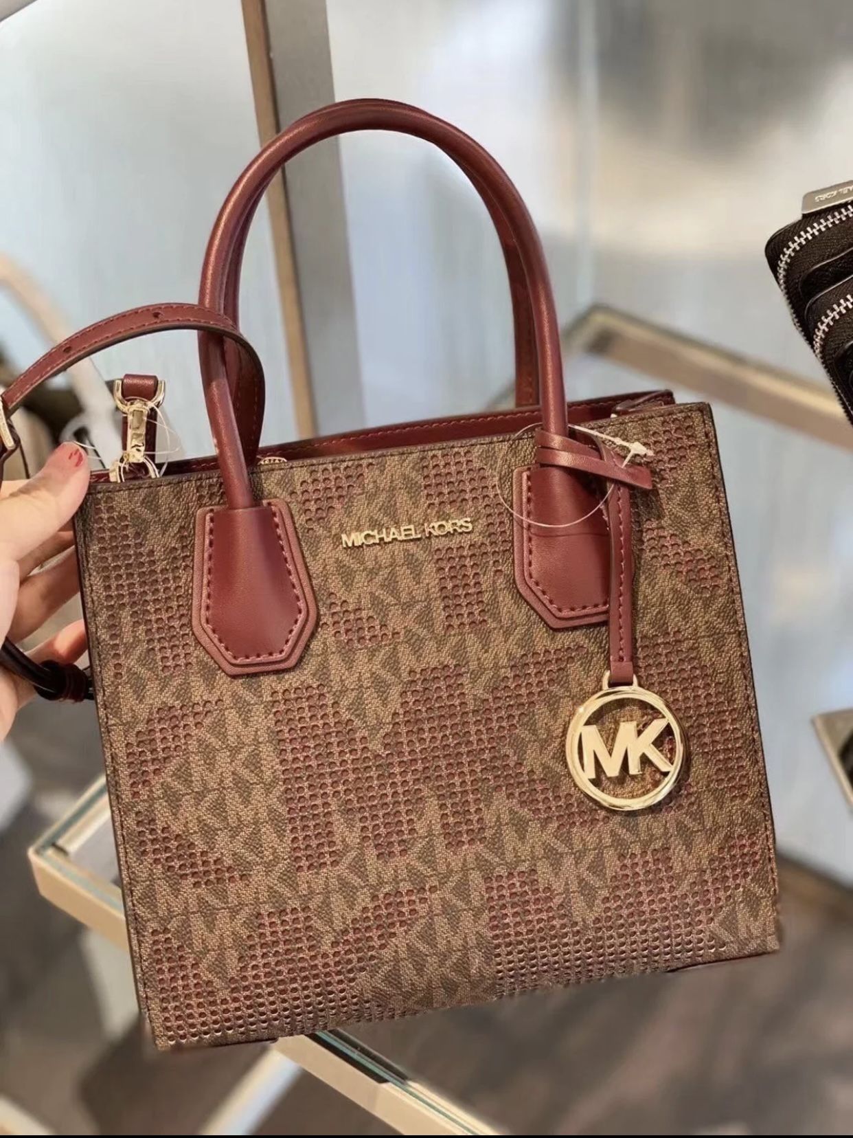 Michael Kors MERCER Medium Leather Messenger  & Accessories