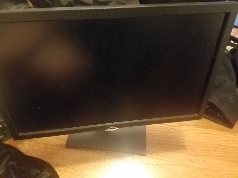 3 Dell monitors
