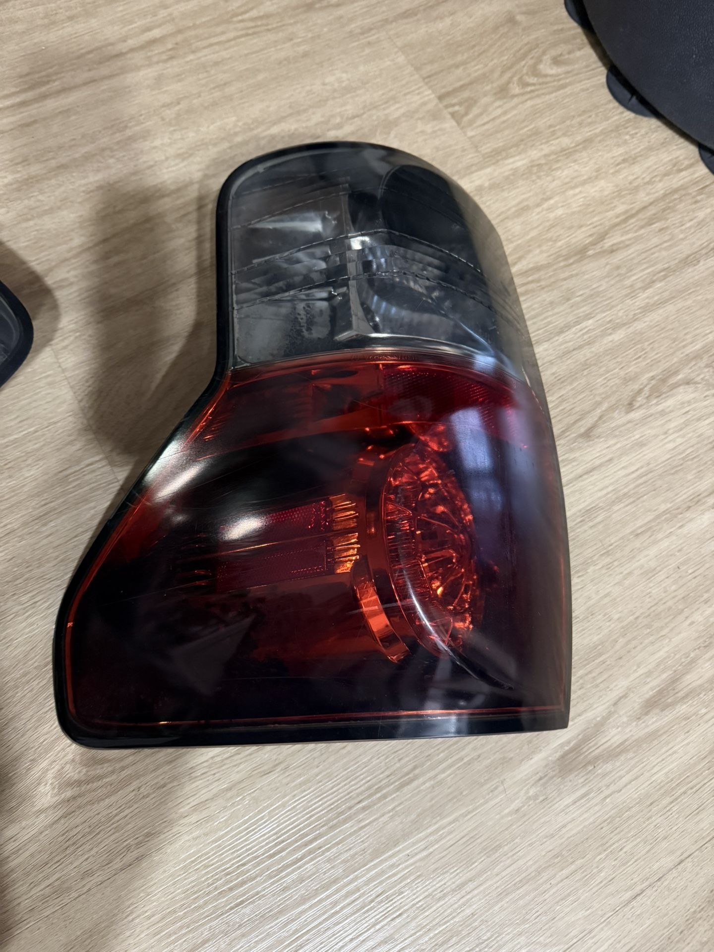 OEM Pair of Rear Taillights – Toyota Tundra 2007–2013