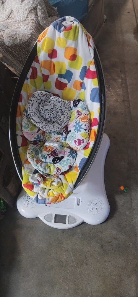 Mamaroo Baby Swing. Works Great 