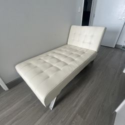 Adjustable Chaise Longue / Futan