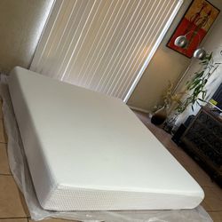 CALIFORNIA KING MATTRESS, MEMORY FOAM