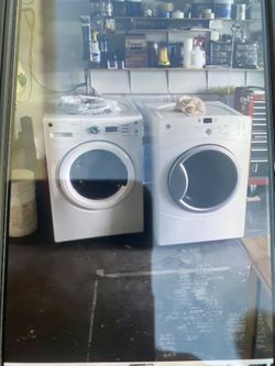 Reduced :GE Adora front-load Washer Ànd Dryer.