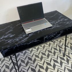 Black/White Marble Pattern Desk
