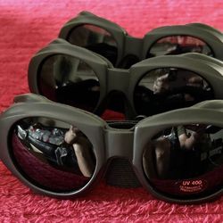  pairs of unbranded goggles for the price of one; brand new, polycarbonate lenses, anti-fog design, adjustable headband, UV 400; maximum UV protection