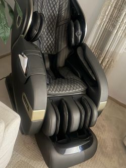 Kahuna SM-9300 4D Full Body Massage Chair – Excellent Condition