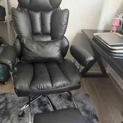 Office chair with footrest