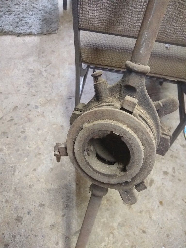 4 Ft Tall Pipe Threader . Adjustable Sizes. Very Nice Shape.