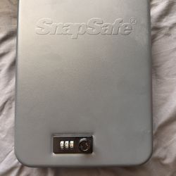 Snap safe. Lock box/Safe.