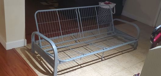 Foldable metal bed