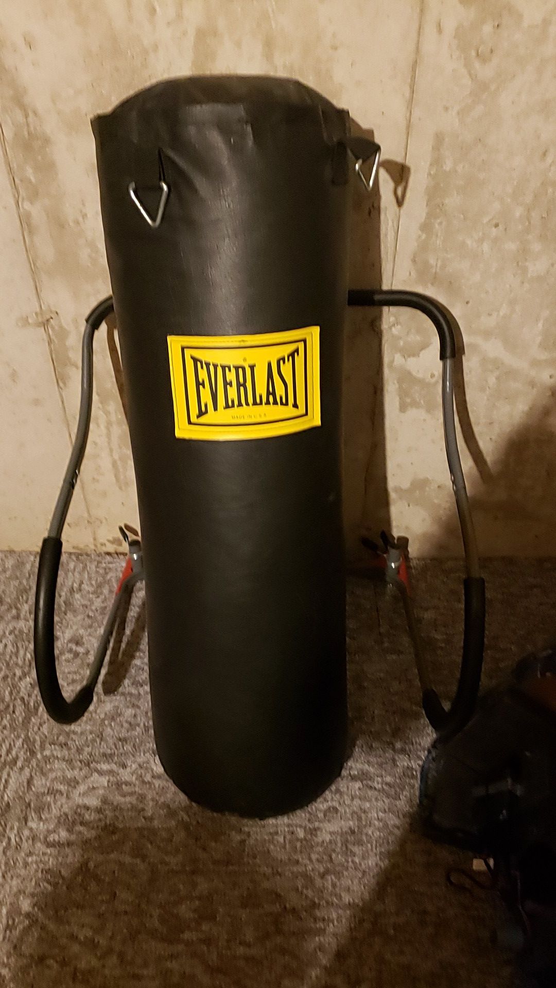 Everlast heavy bag weight 75 to 80 pounds